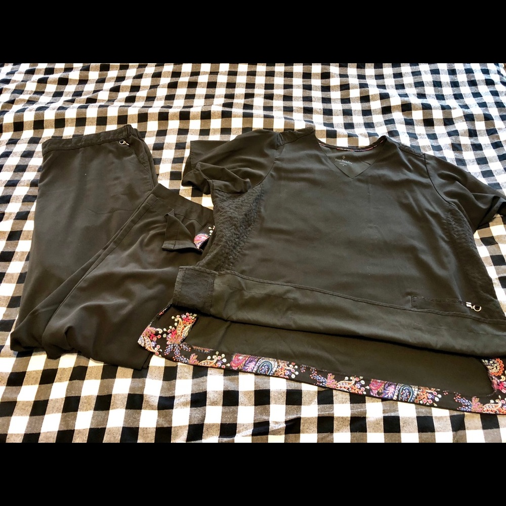 Black three piece Vera Bradley scrub set- 3X